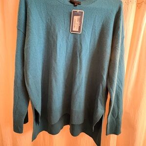 NWT Chic cashmere sweater with 'Happiest in Vail' Design